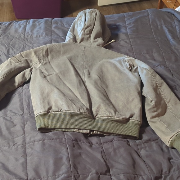 Army green bomber jacket! - Picture 5 of 5